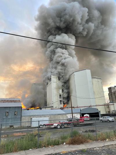 ppd_flour_mill_1.jpg Smoke rising from Pendleton Flour Mills