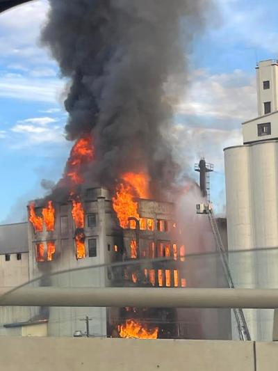 ppd_flour_mill.jpg Photo of fire at Pendleton Flour Mills