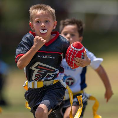 20220514_7086.jpg kids playing flag football