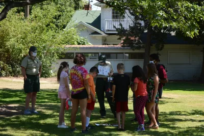 dsc_5135.jpg listening to speaker